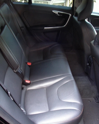 Volvo V60 Cross Country cena 62800 przebieg: 241000, rok produkcji 2015 z Rzeszów małe 631